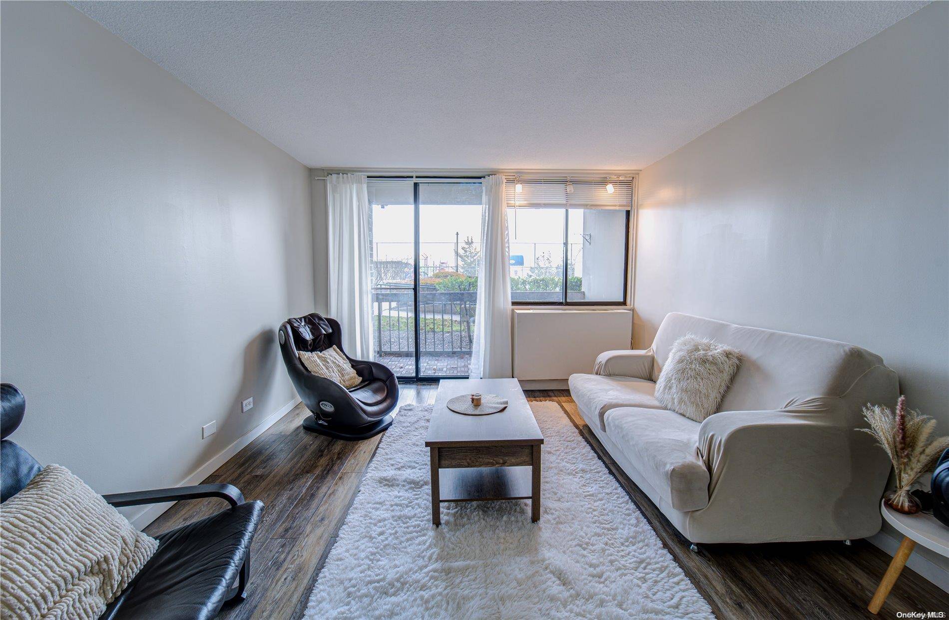 2 Bay Club DR #1Z2, Bayside, NY 11360
