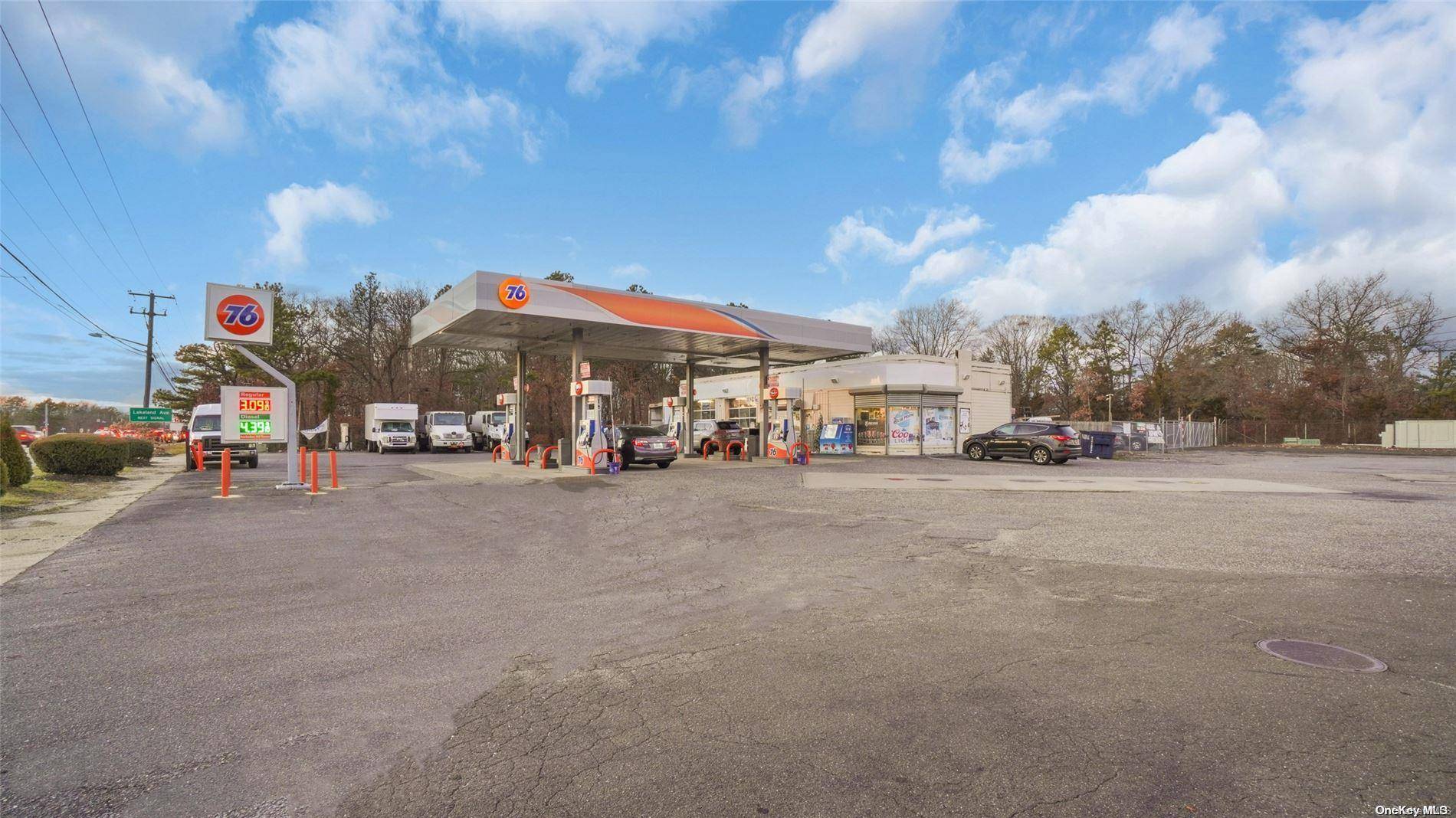 3821 Veterans Mem Hwy, Ronkonkoma, NY 11779