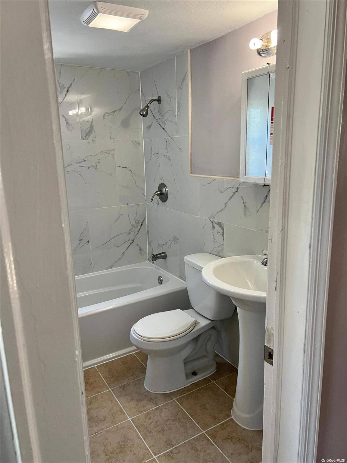 11 Jefferson AVE, Valley Stream, NY 11580