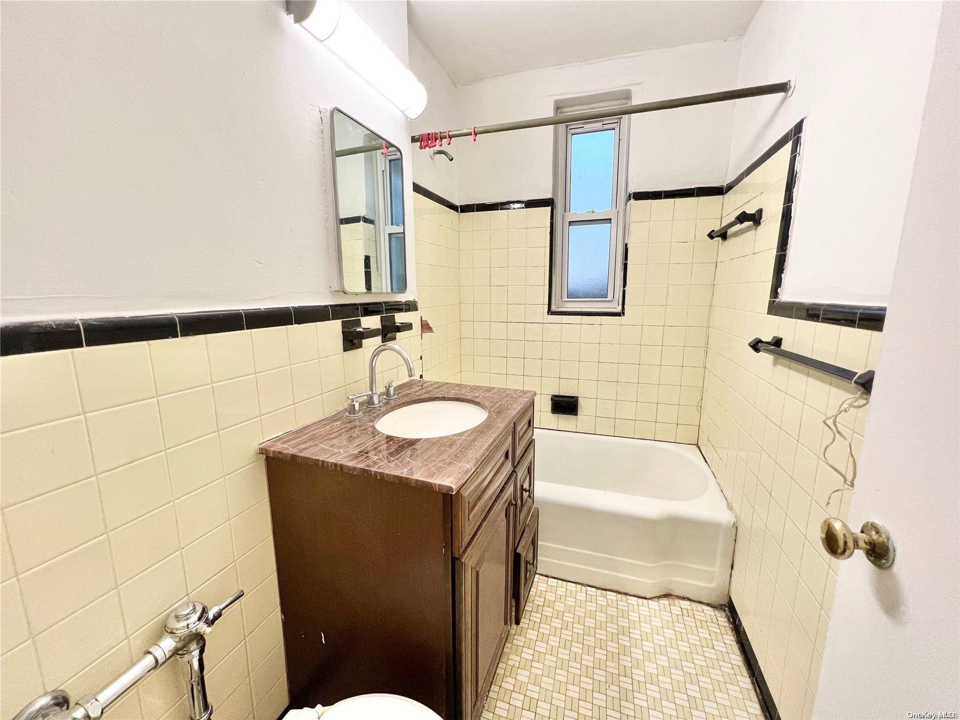 42-40 Bowne ST #6F, Flushing, NY 11355