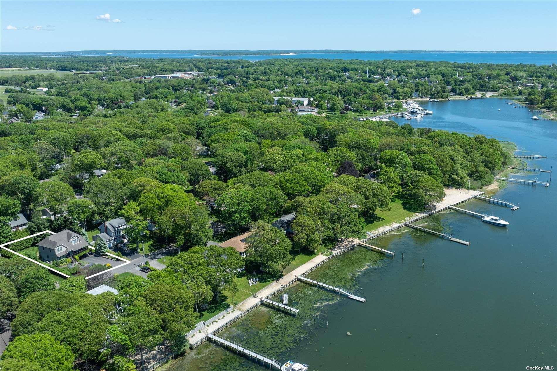 1600 Westview DR, Mattituck, NY 11952