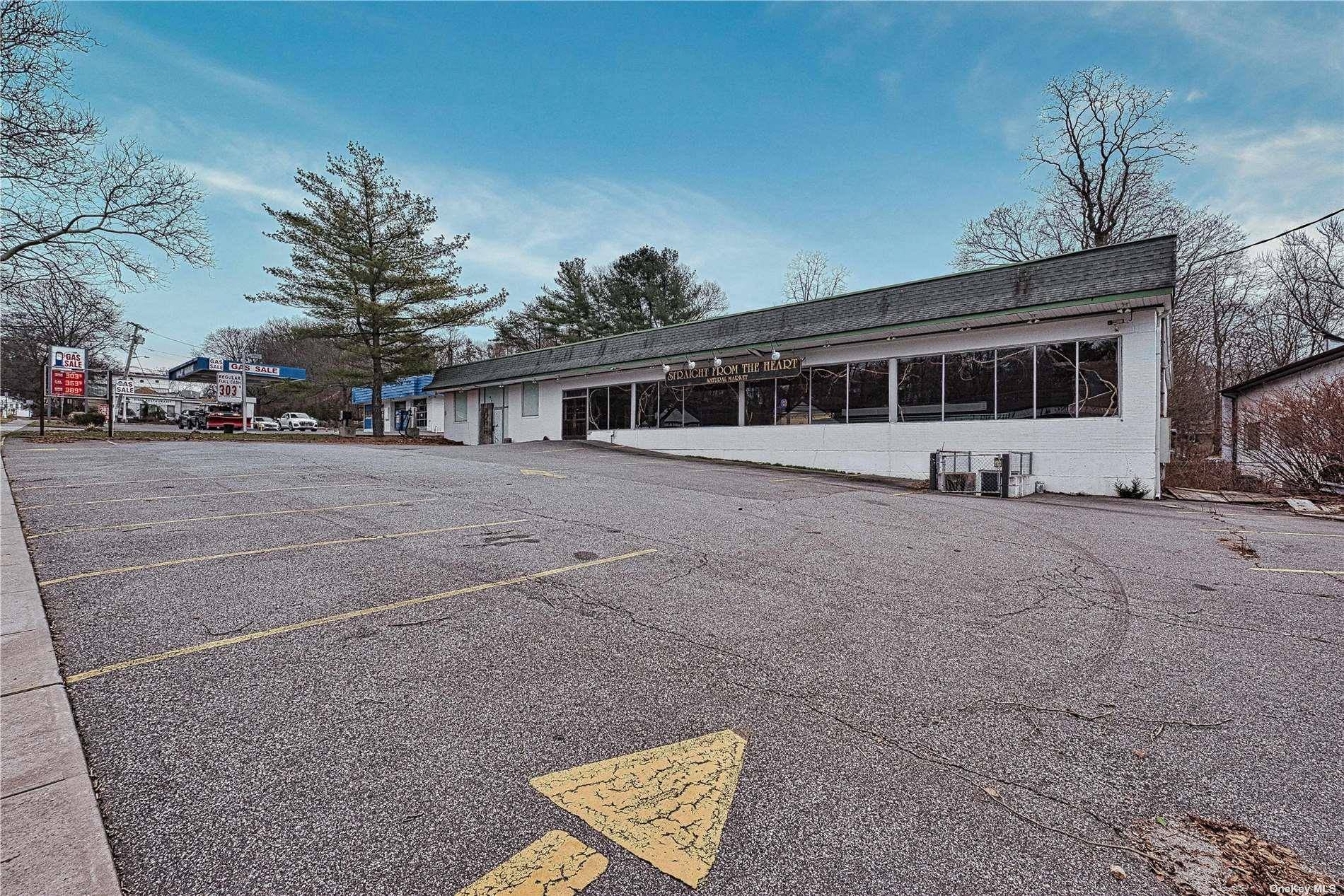 80 E Main ST, Huntington, NY 11743