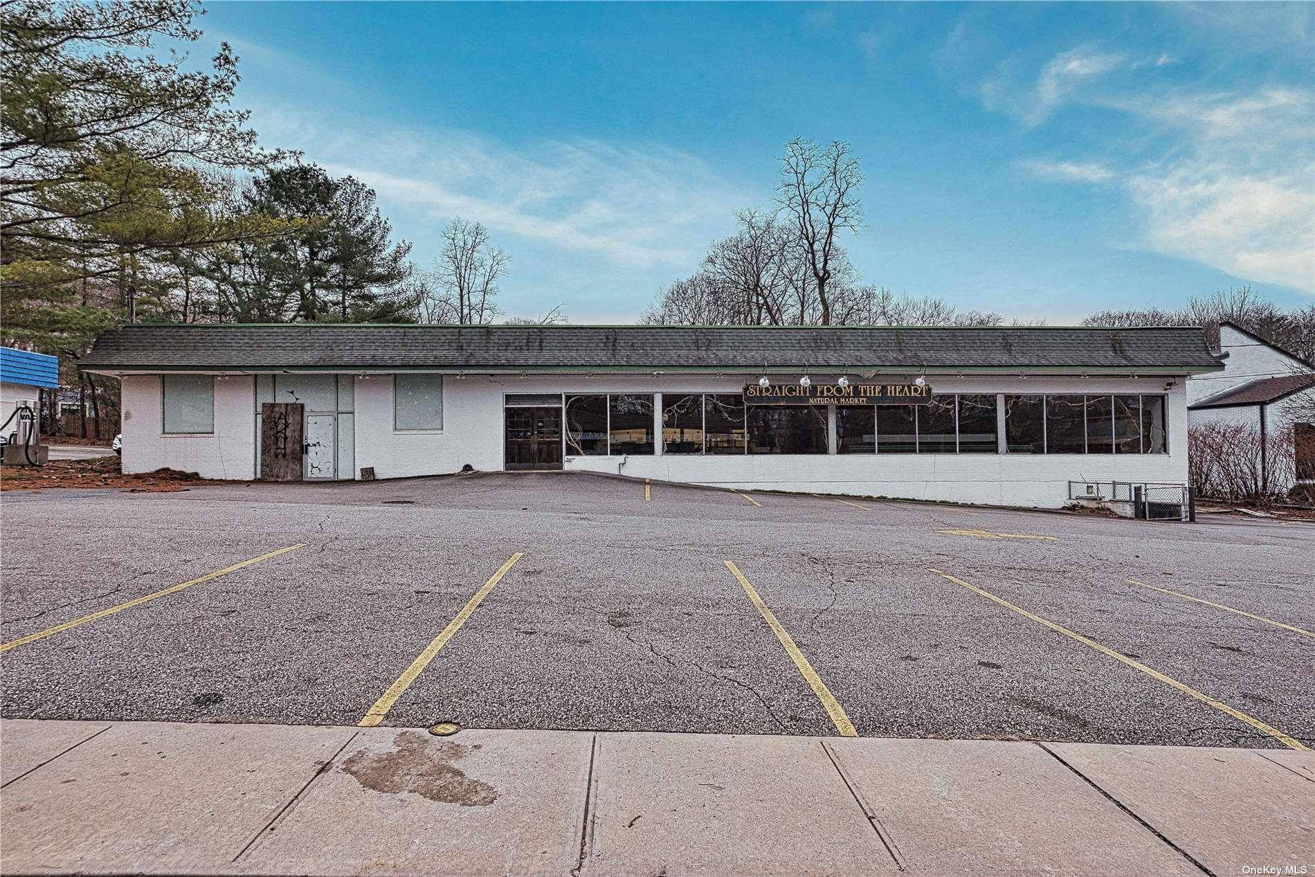 80 E Main ST, Huntington, NY 11743