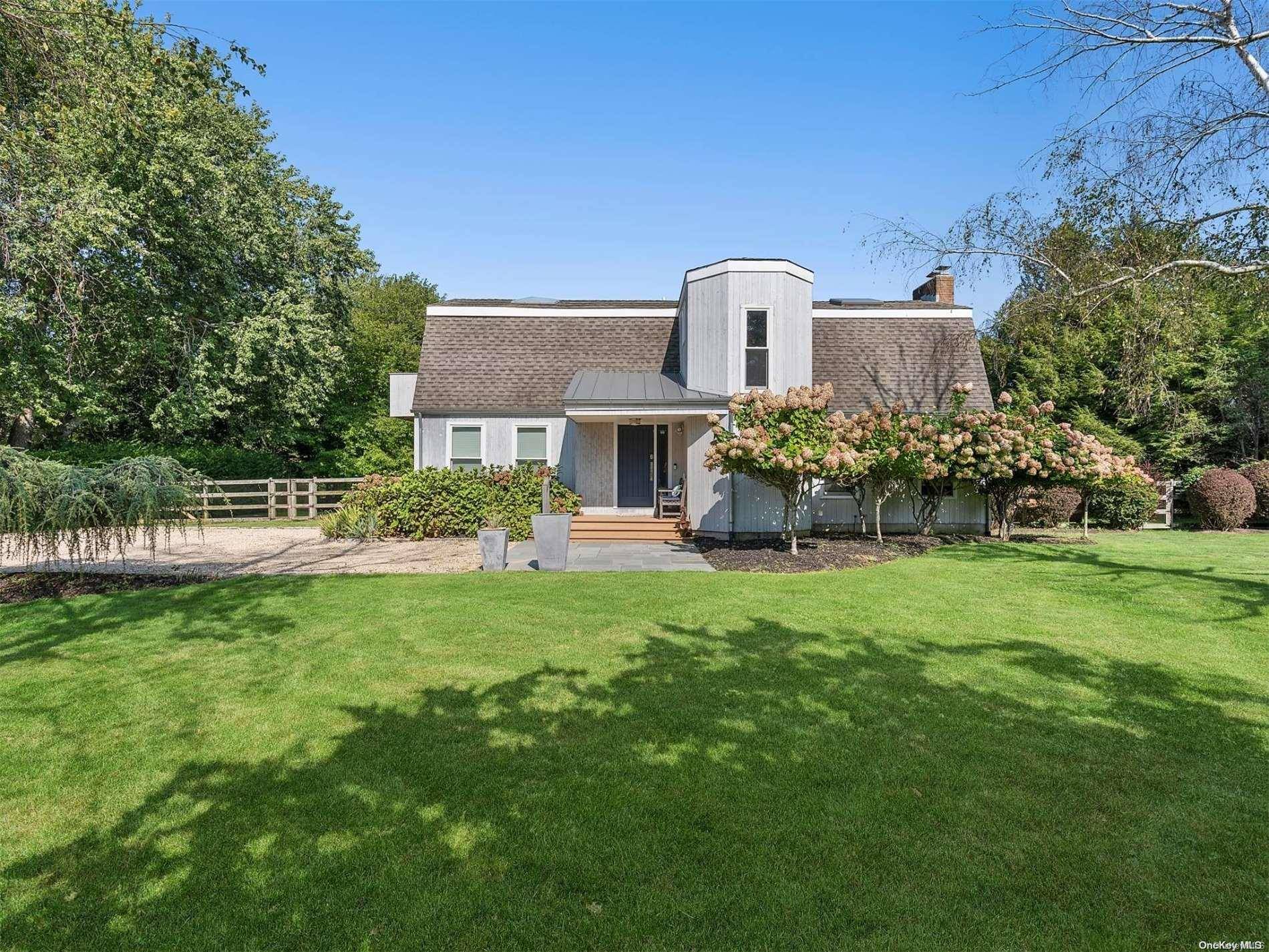 43 Robin DR, Bridgehampton, NY 11932