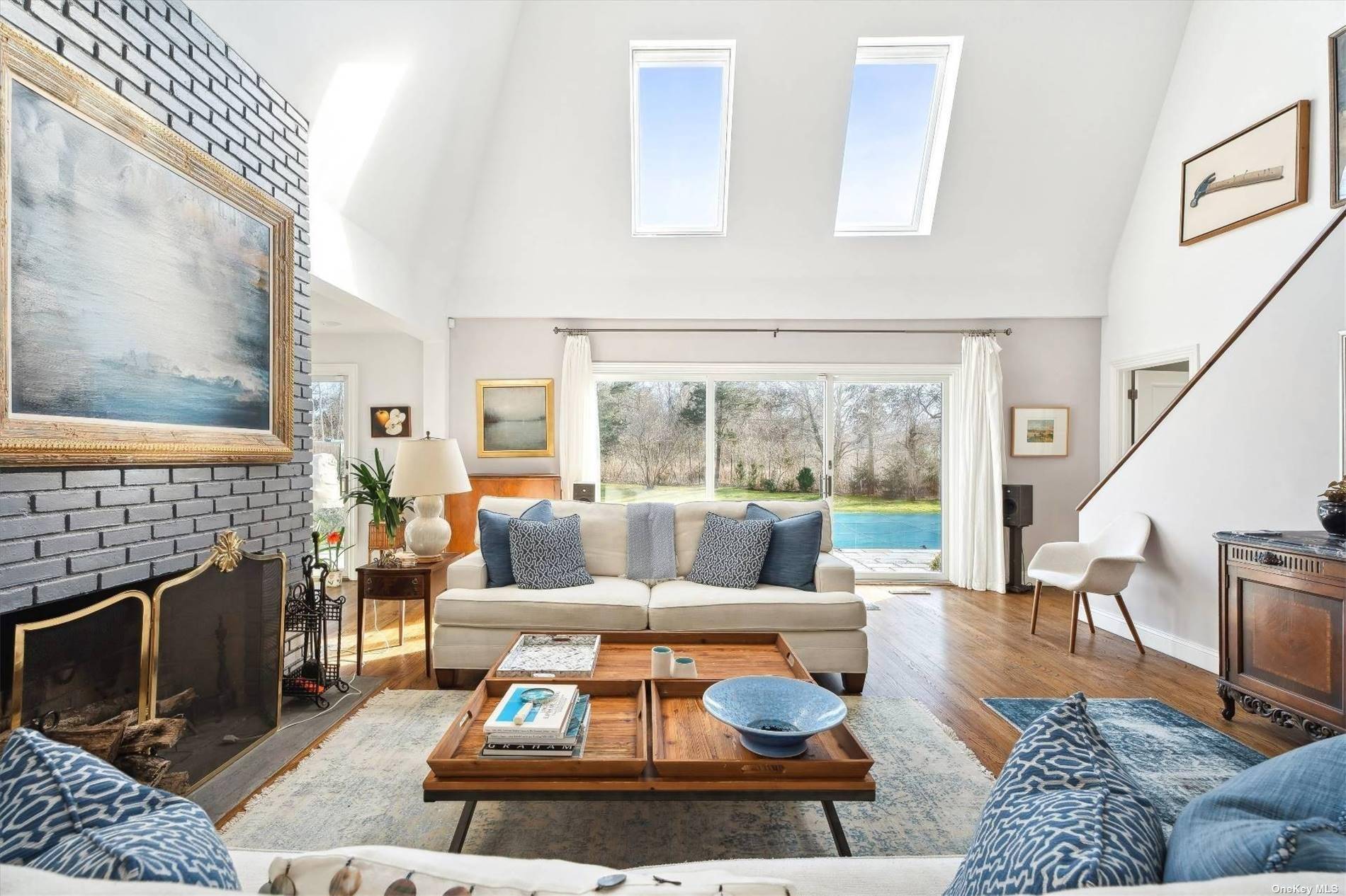 686 Hill ST, Southampton, NY 11968