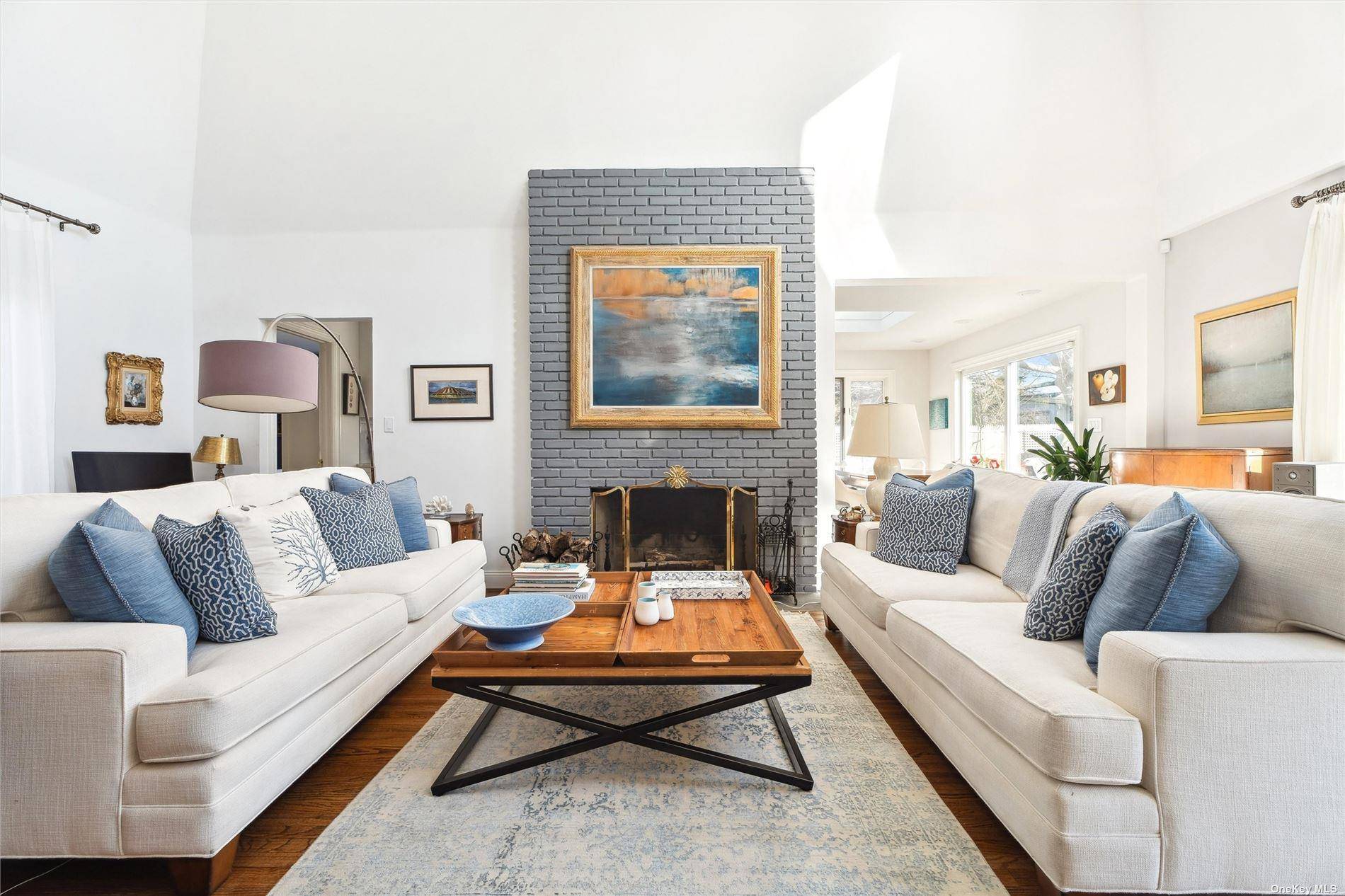 686 Hill ST, Southampton, NY 11968