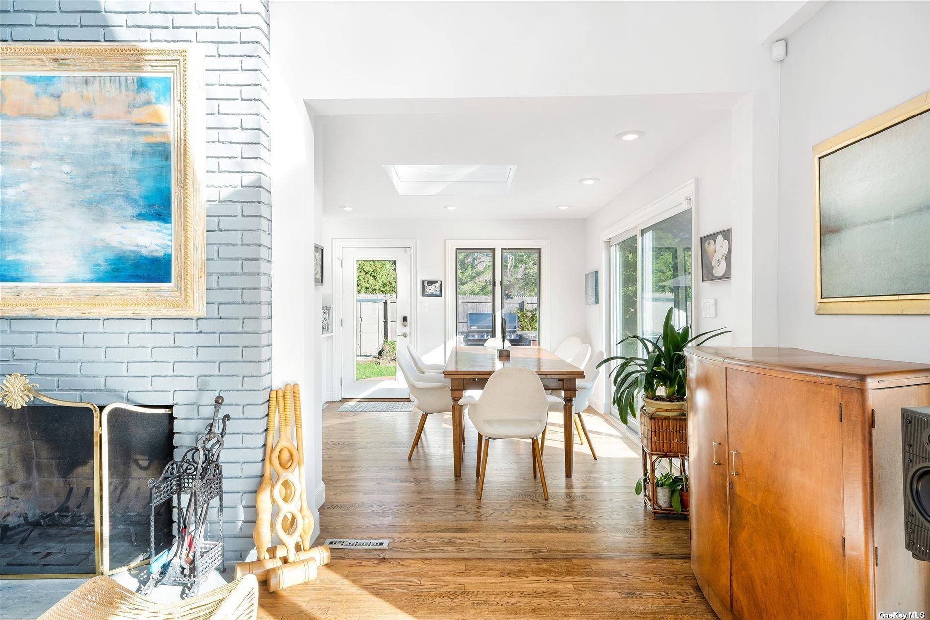 686 Hill ST, Southampton, NY 11968