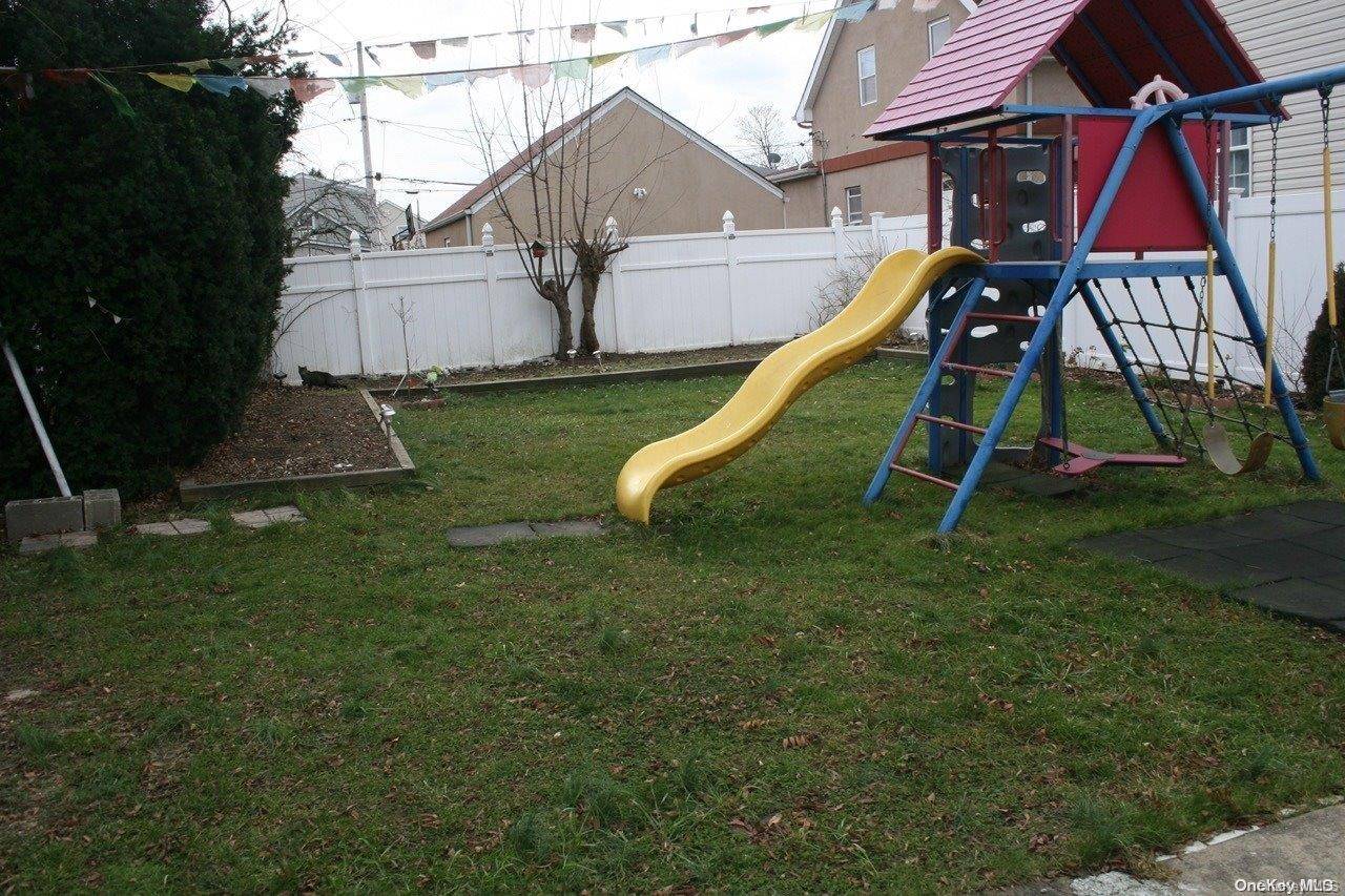 Journal AVE, Elmont, NY 11003