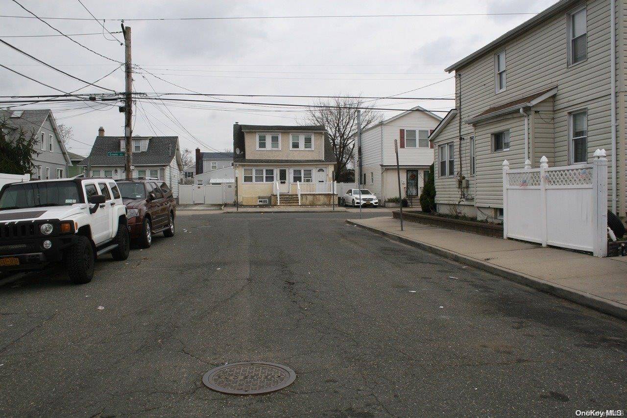 Journal AVE, Elmont, NY 11003