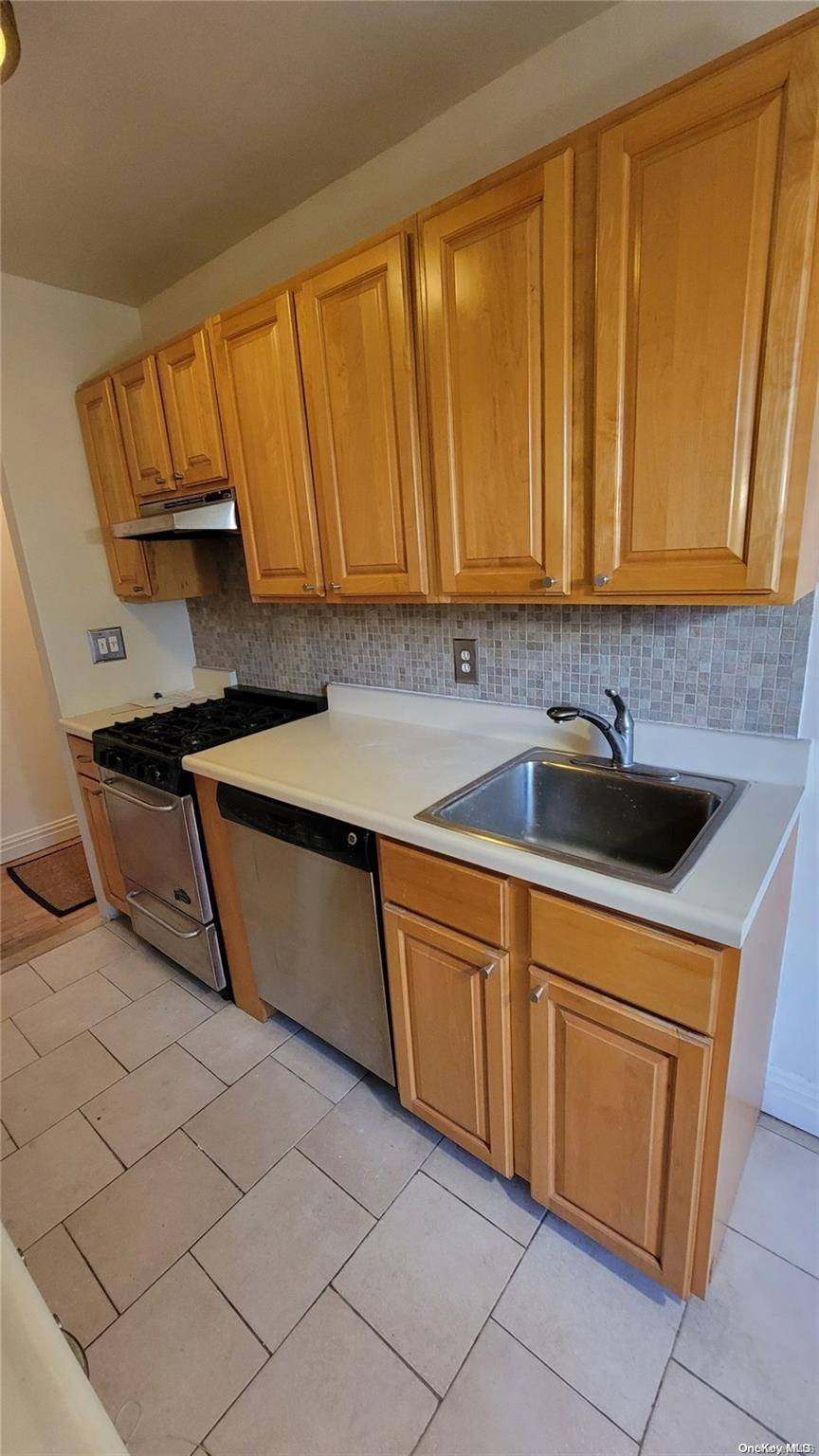 3015 Hobart St #4F, Woodside, NY 11377