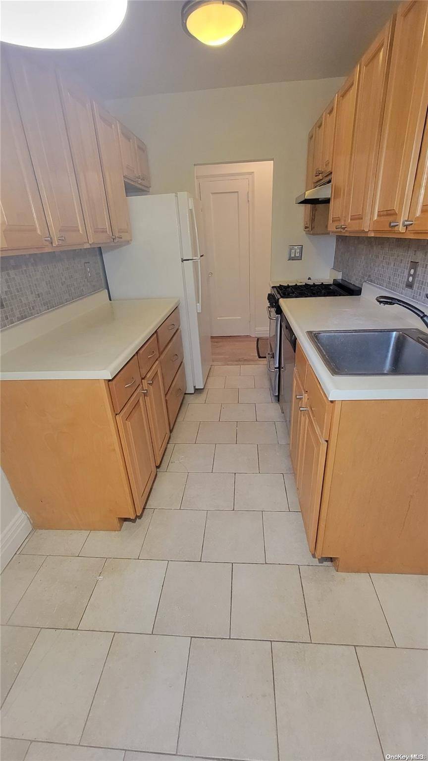 3015 Hobart St #4F, Woodside, NY 11377