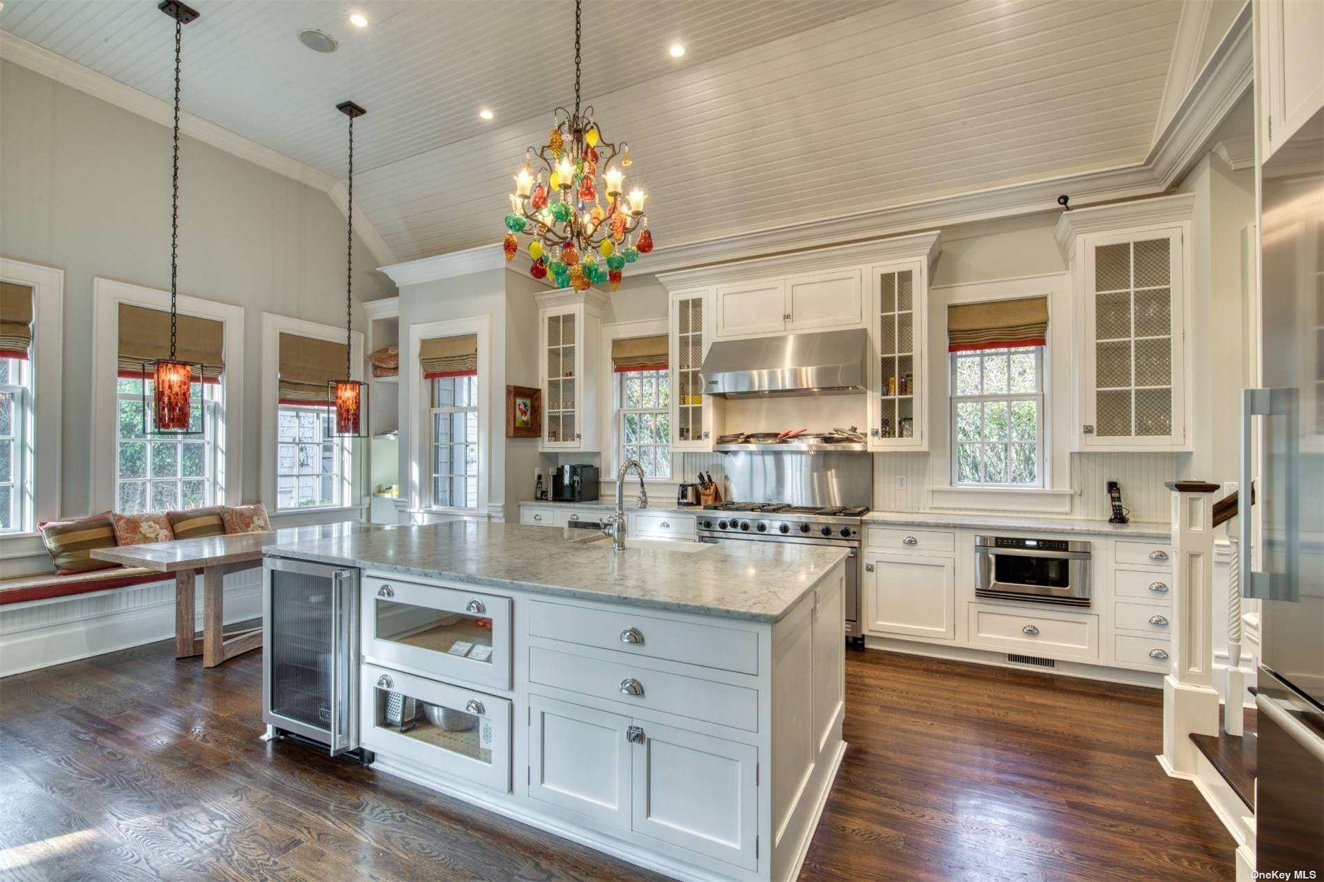 115 Toylsome LN, Southampton, NY 11968