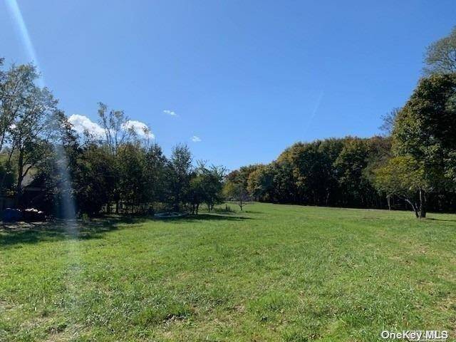 385 New Suffolk AVE, Mattituck, NY 11952
