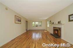16 Seabrook LN, Stony Brook, NY 11790