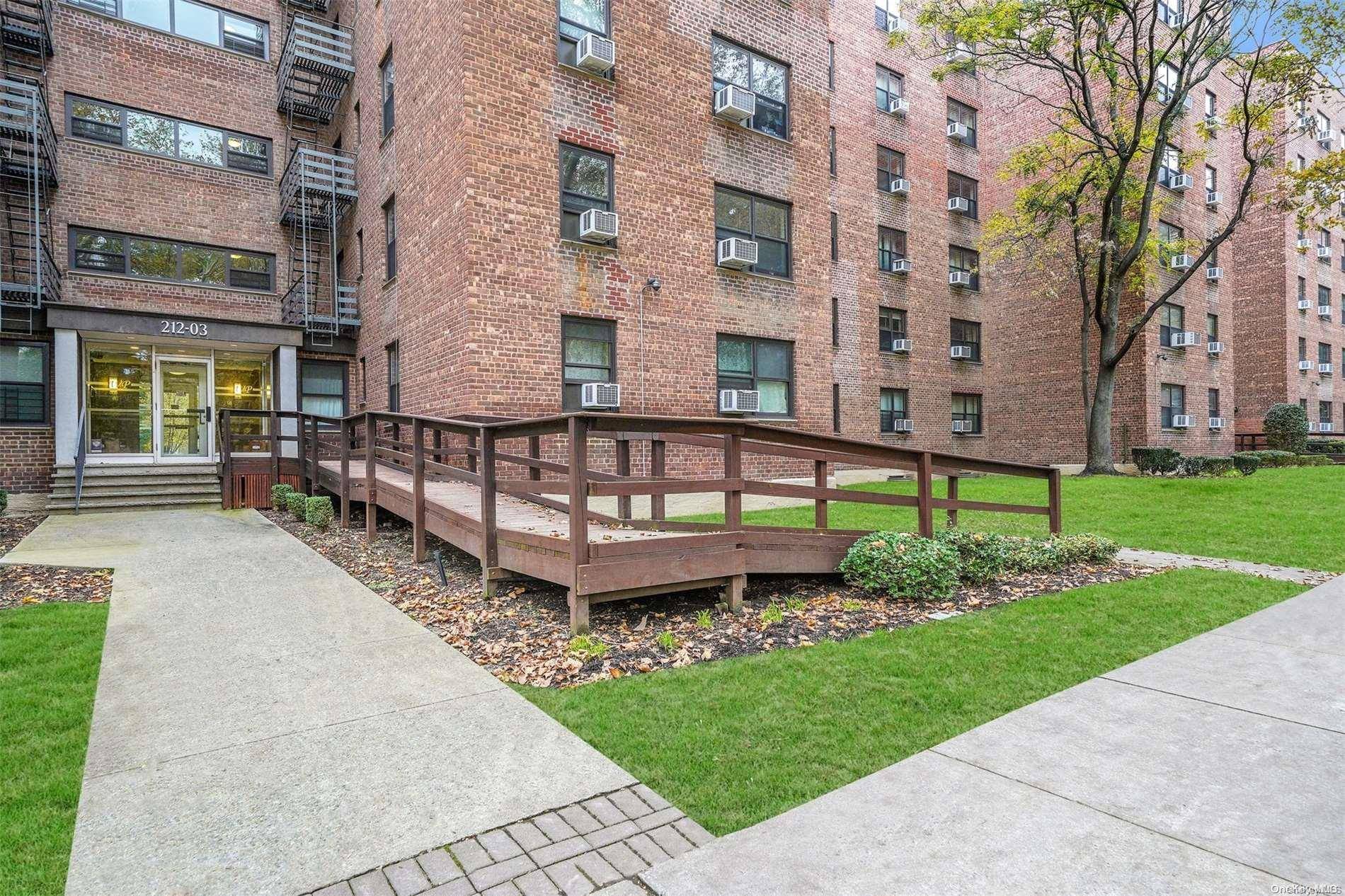 212-03 75th AVE #2C, Oakland Gardens, NY 11364