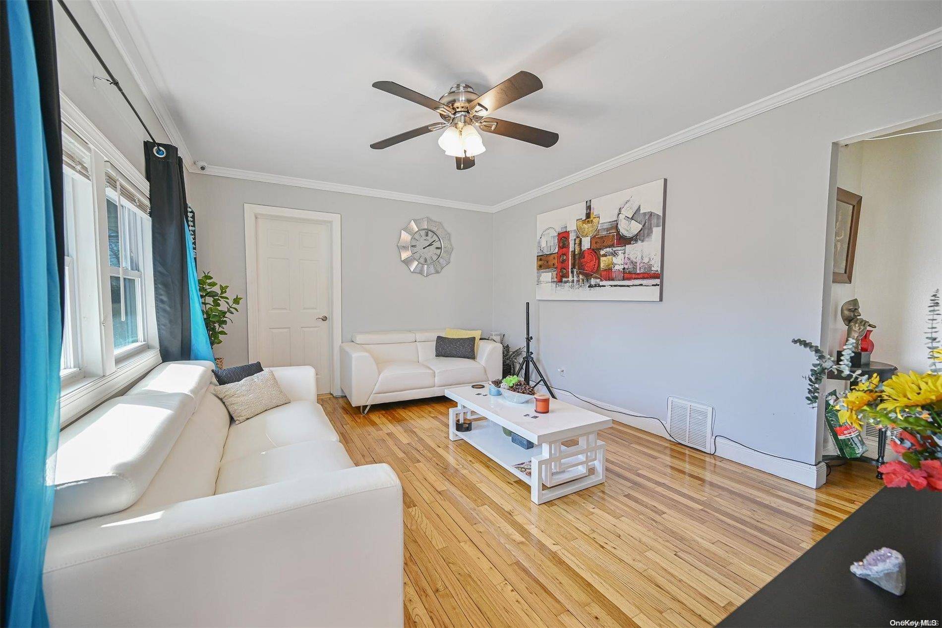 39 E Walnut ST, Central Islip, NY 11722