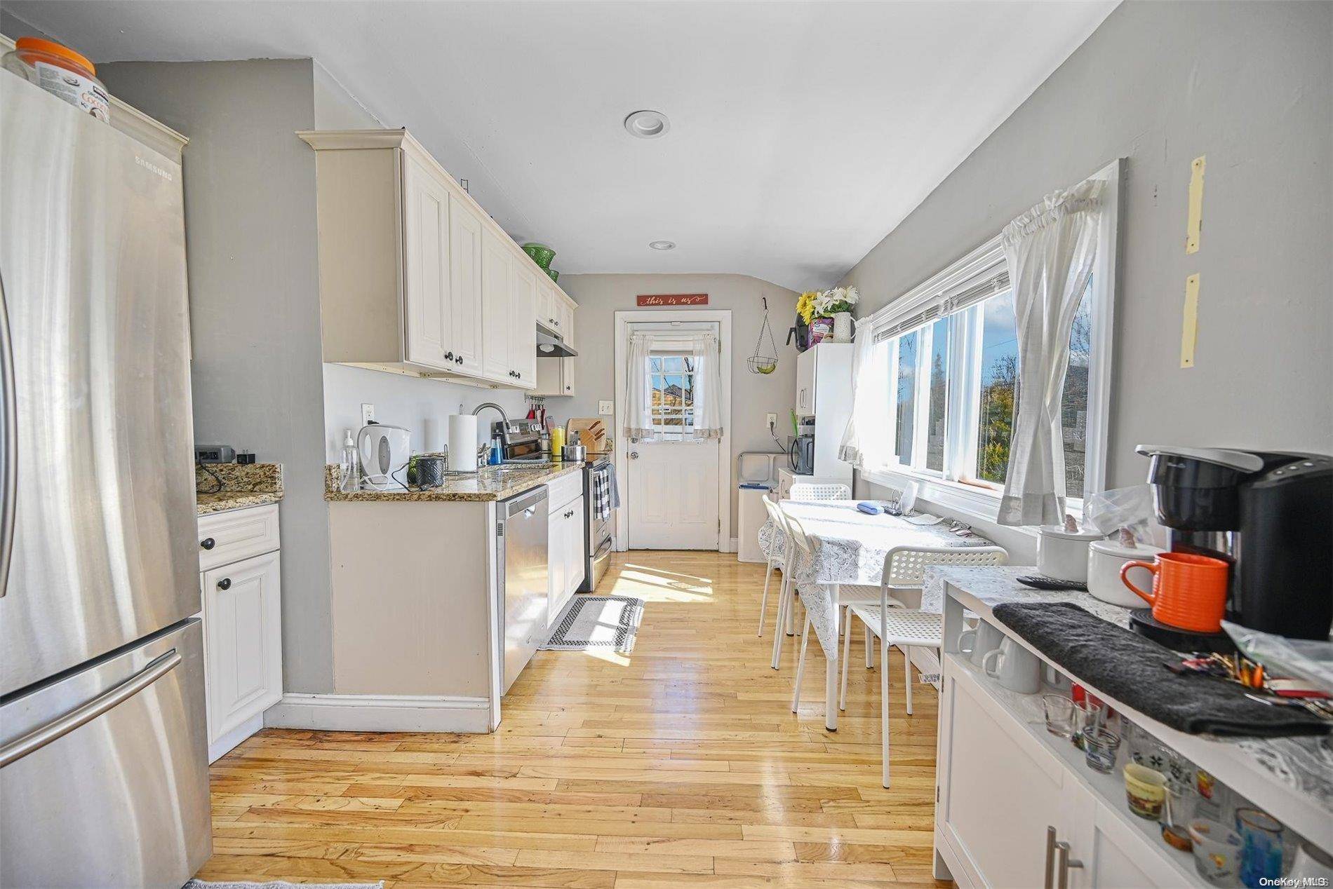 39 E Walnut ST, Central Islip, NY 11722