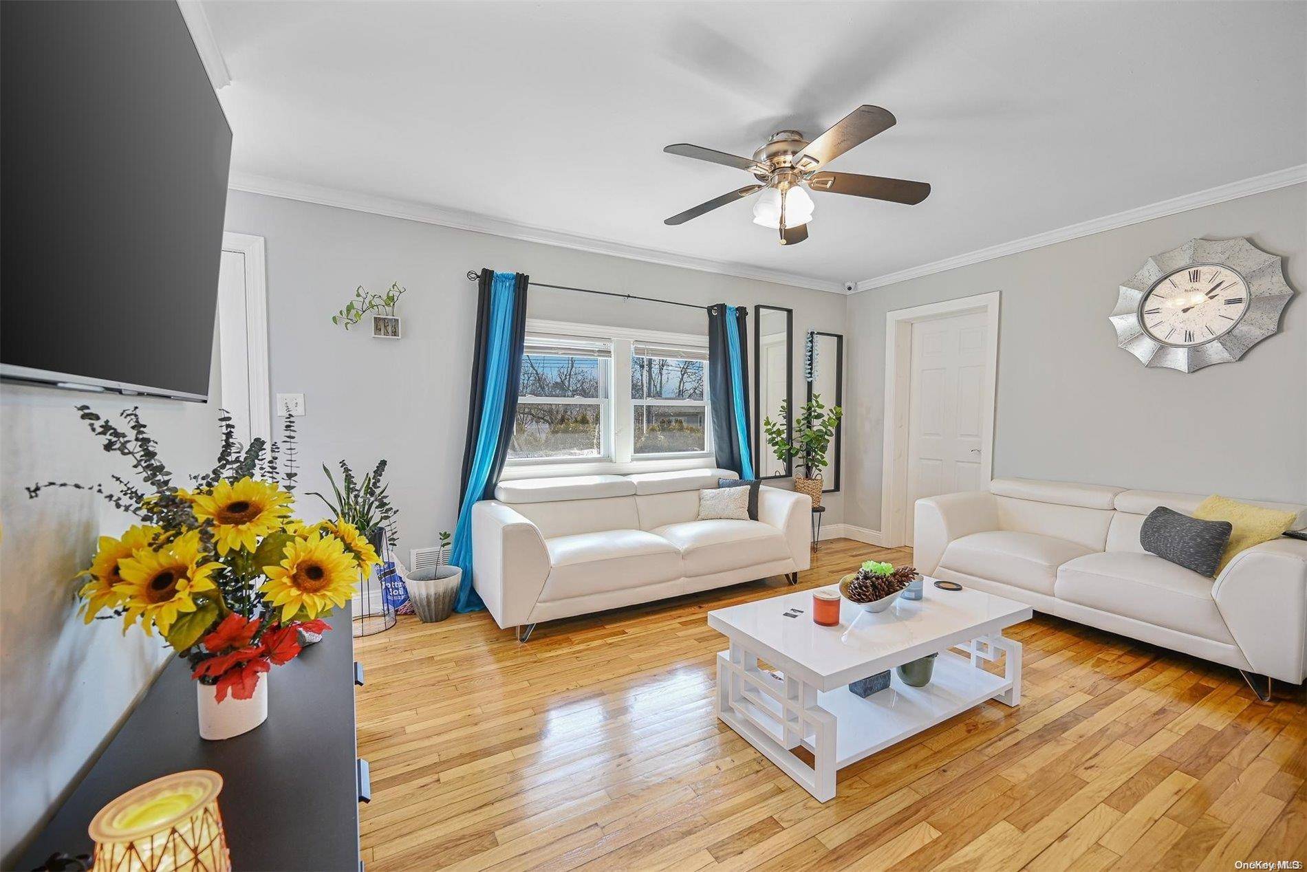 39 E Walnut ST, Central Islip, NY 11722