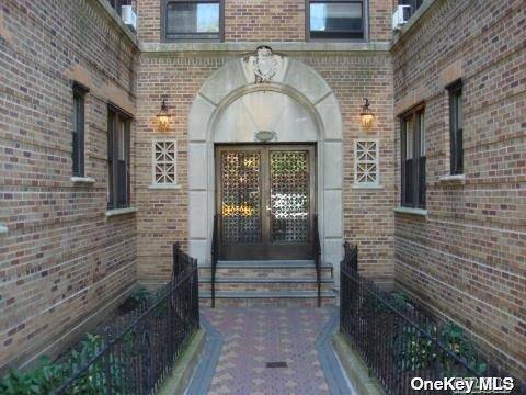 82-16 34 AVE #3E, Jackson Heights, NY 11372