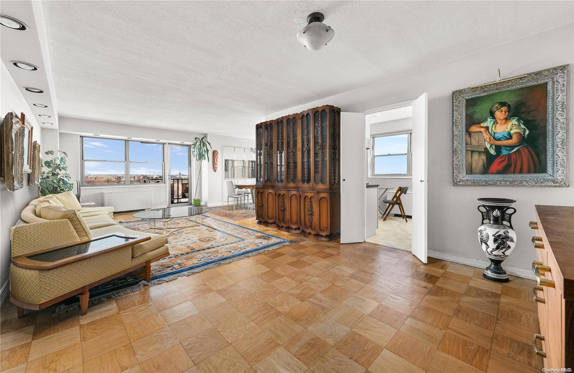 70-31 108 #12B, Forest Hills, NY 11375