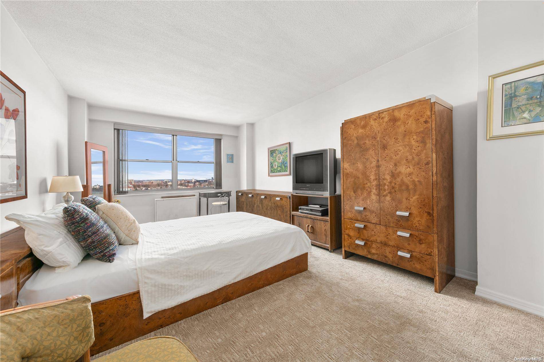 70-31 108 #12B, Forest Hills, NY 11375