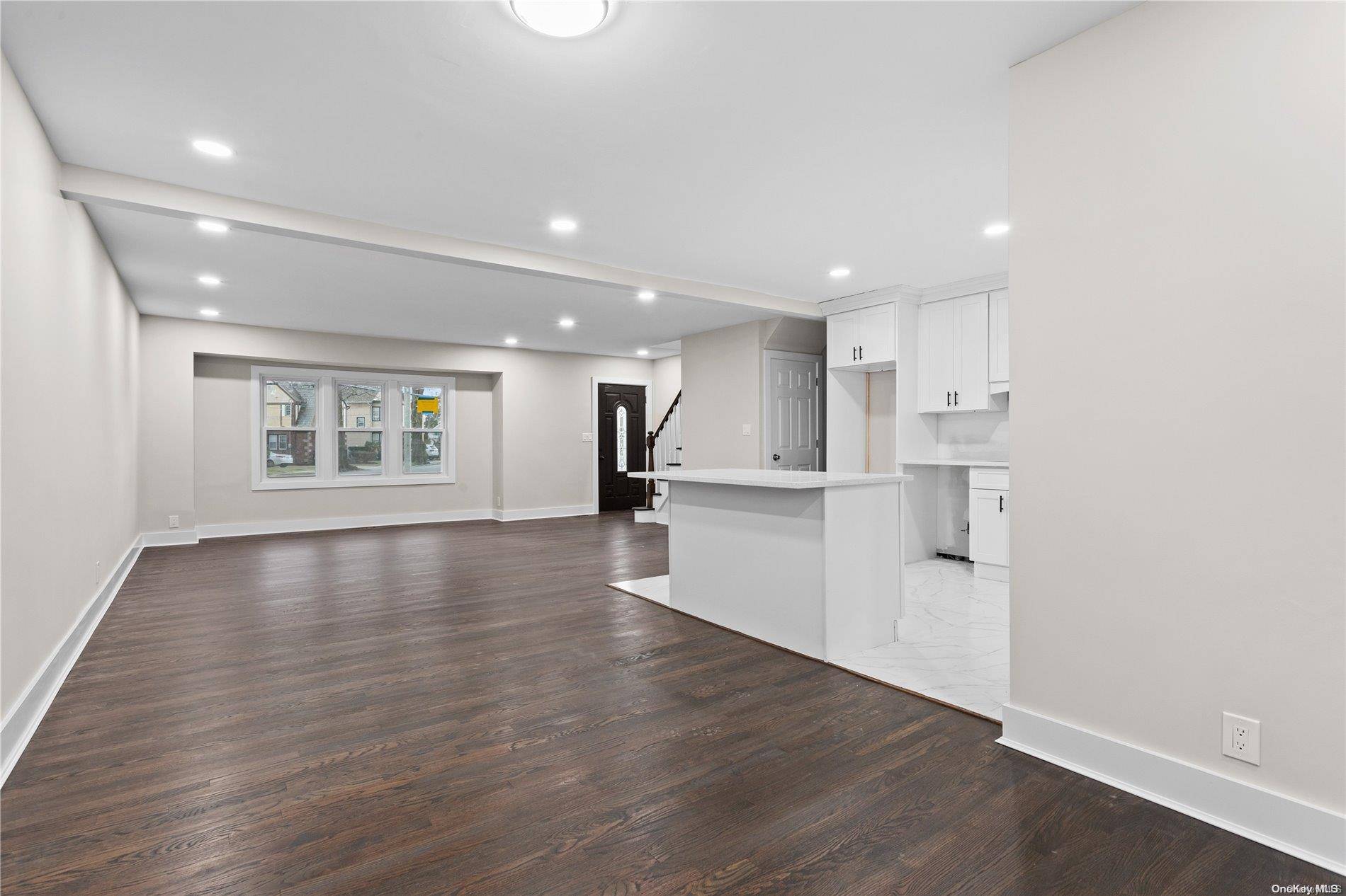 77 Floral Pkwy, Floral Park, NY 11001