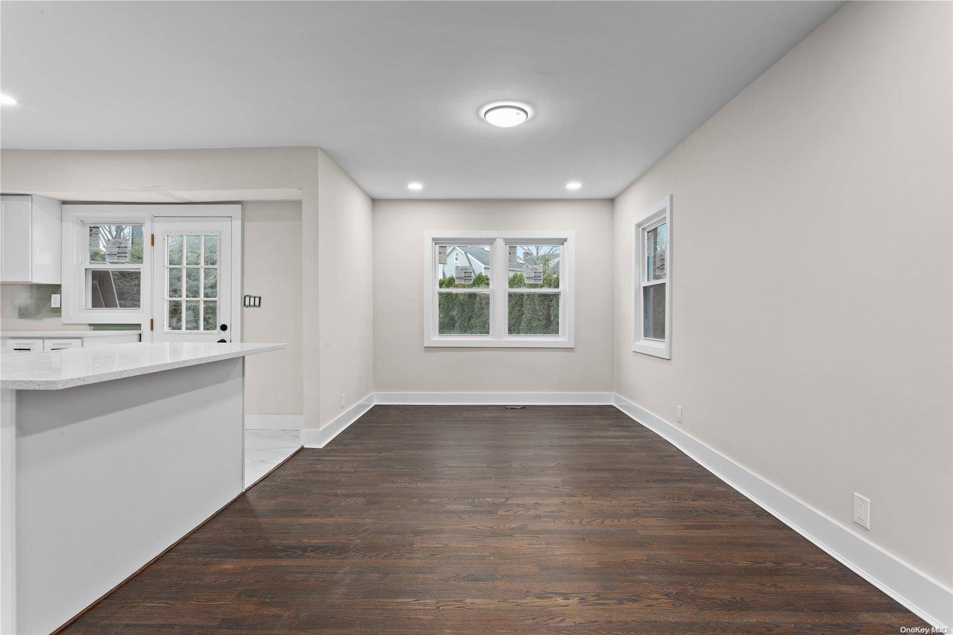 77 Floral Pkwy, Floral Park, NY 11001