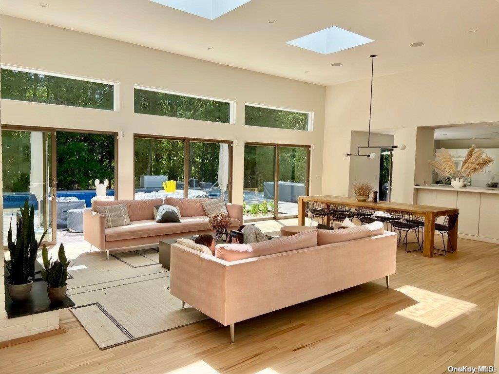 8 Deer PATH, Quogue, NY 11959