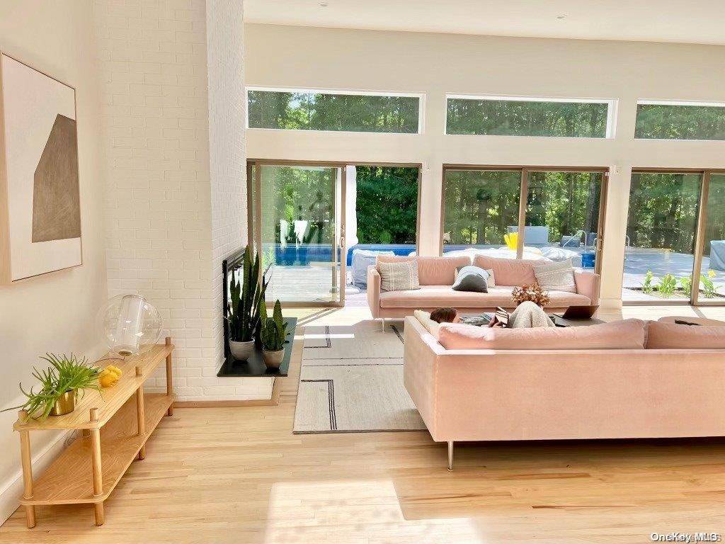 8 Deer PATH, Quogue, NY 11959