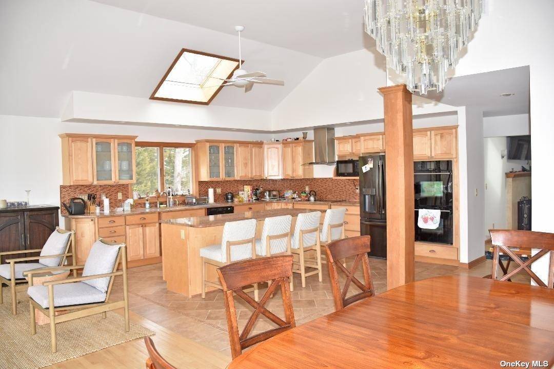 49 Old Main RD, Quogue, NY 11959