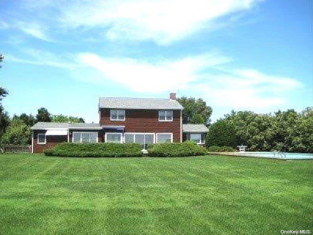 5 Bayberry LN, Remsenburg, NY 11960