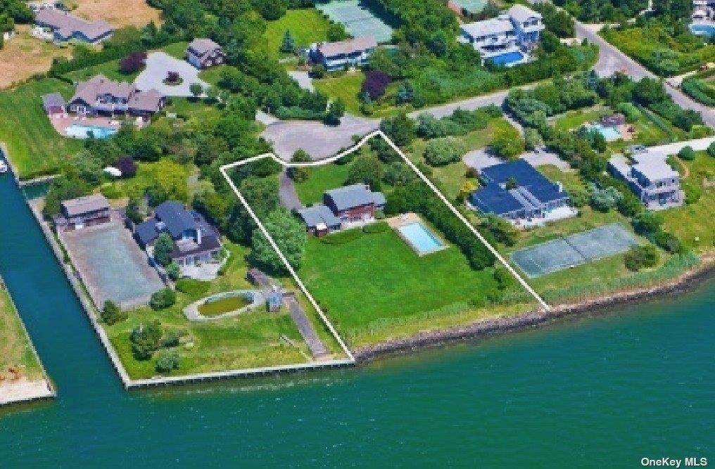 5 Bayberry LN, Remsenburg, NY 11960