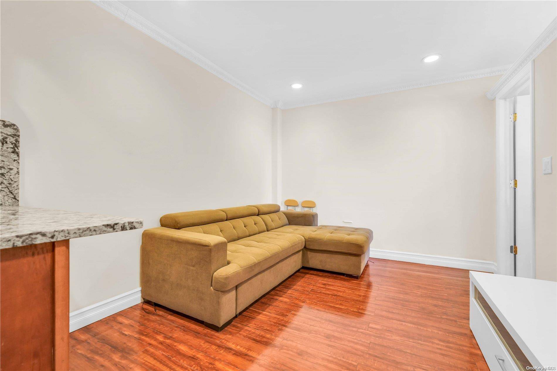 150-11 72nd RD #4H, Flushing, NY 11367