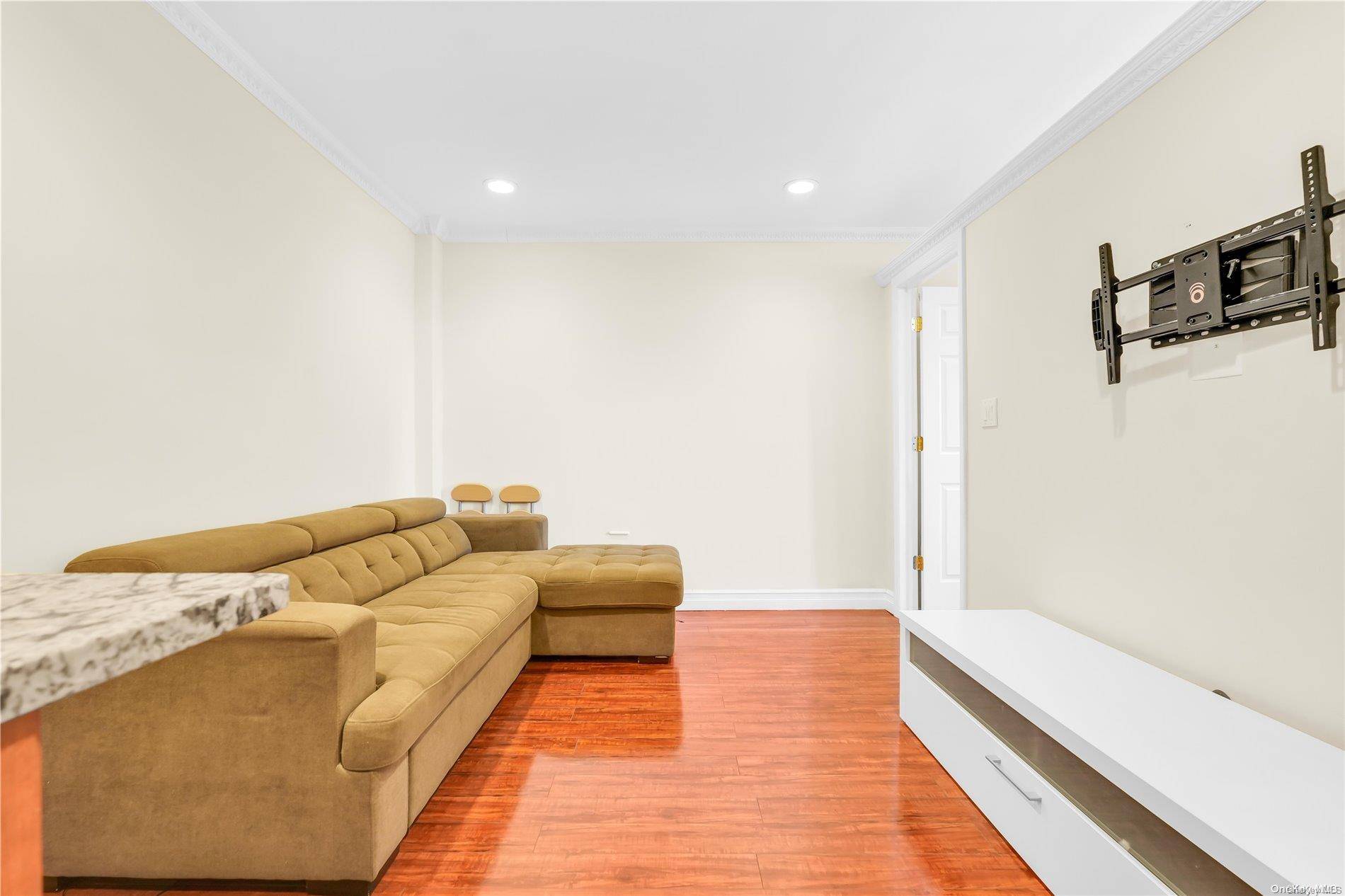 150-11 72nd RD #4H, Flushing, NY 11367