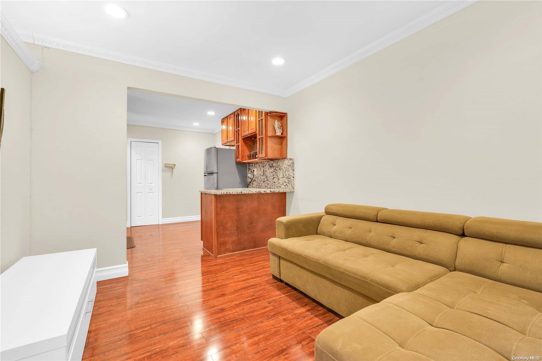150-11 72nd RD #4H, Flushing, NY 11367