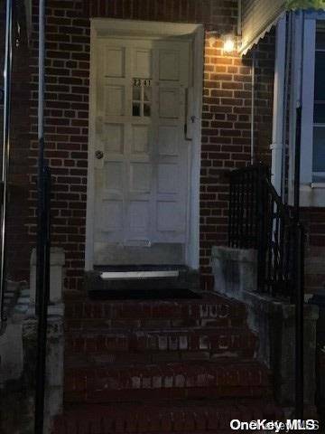 23-41 33rd AVE, Long Island City, NY 11106