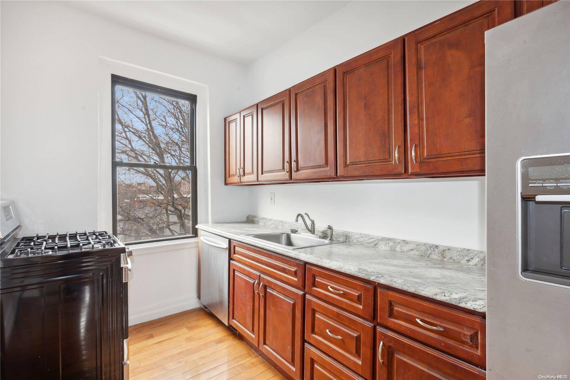 21-57 33rd Street #4D, Astoria, NY 11105