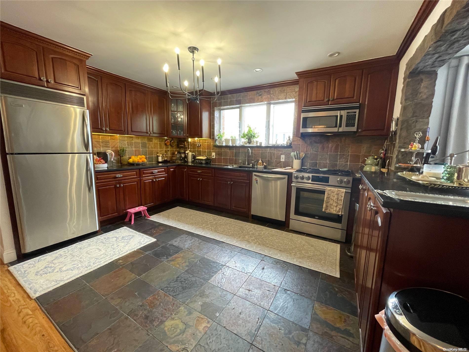 70-10 Eliot AVE, Middle Village, NY 11379