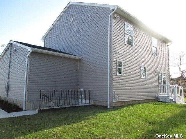 427 Macdonald AVE, Bellport, NY 11713
