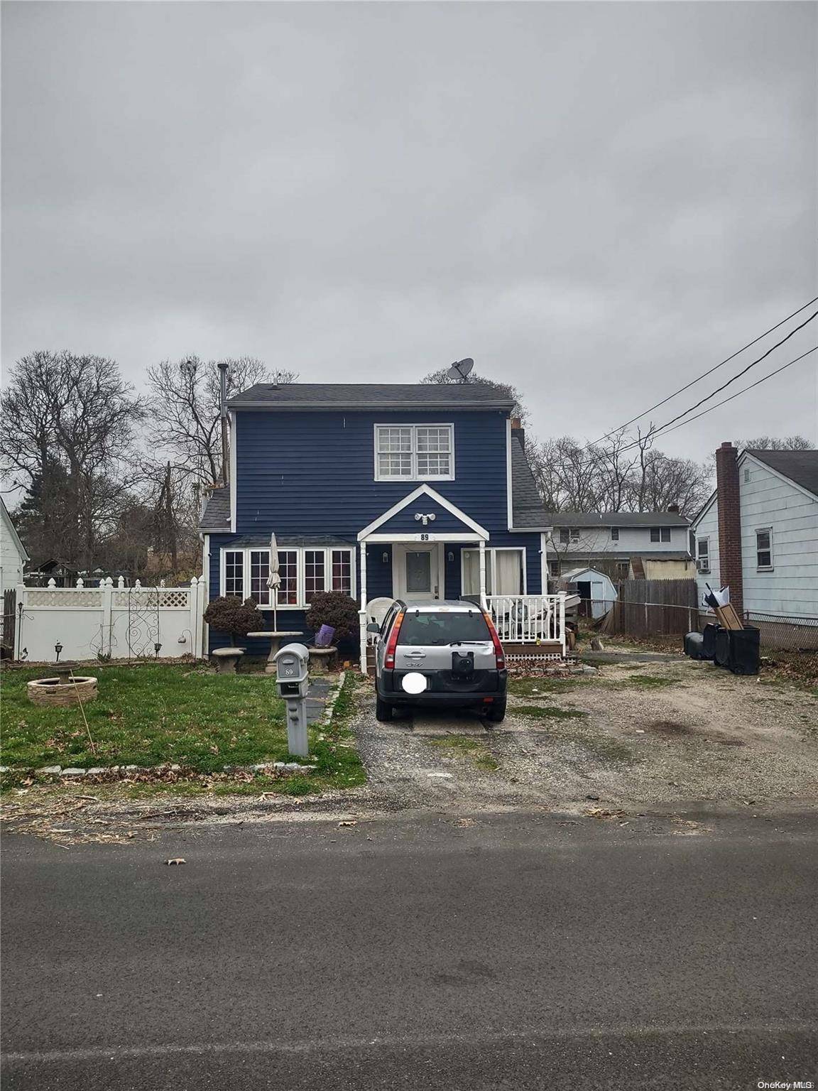 89 Argyle DR, Shirley, NY 11967