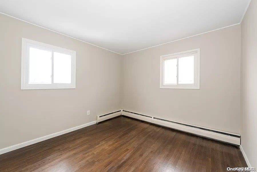 587 S Bayview AVE, Freeport, NY 11520