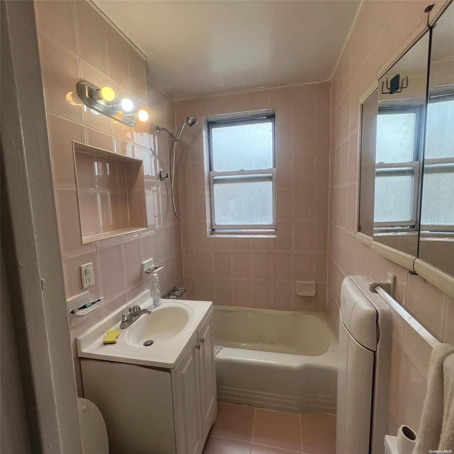 63-45 Saunders ST #2D, Rego Park, NY 11374