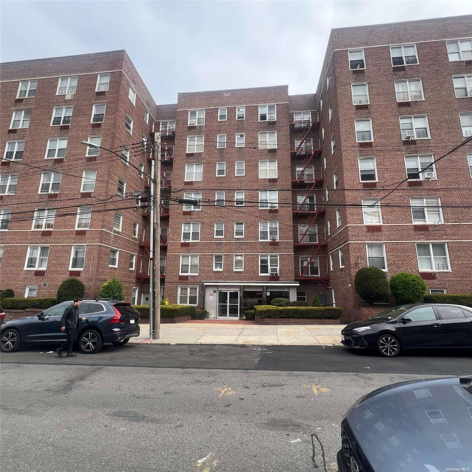 63-45 Saunders ST #2D, Rego Park, NY 11374