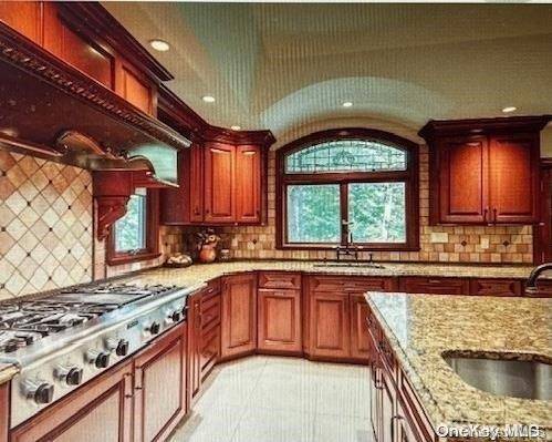 5 Wesley CT, Huntington, NY 11743