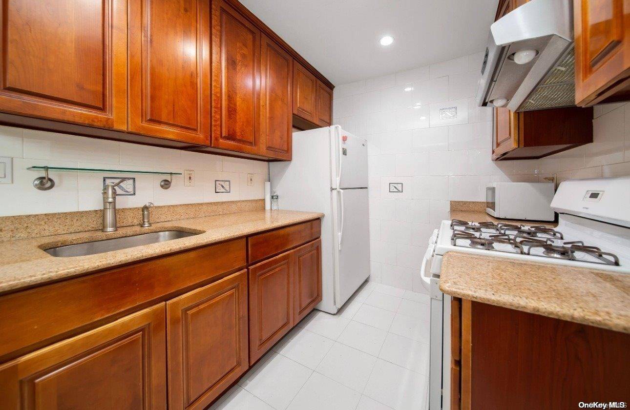 99-06 58th AVE #6-E, Corona, NY 11368