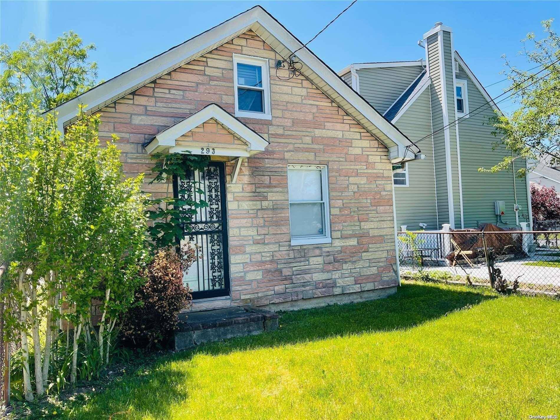 293 Park AVE, Roosevelt, NY 11575