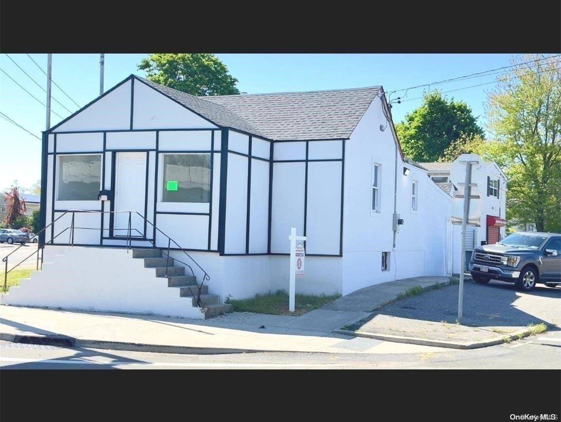 764 Sunrise, West Babylon, NY 11704