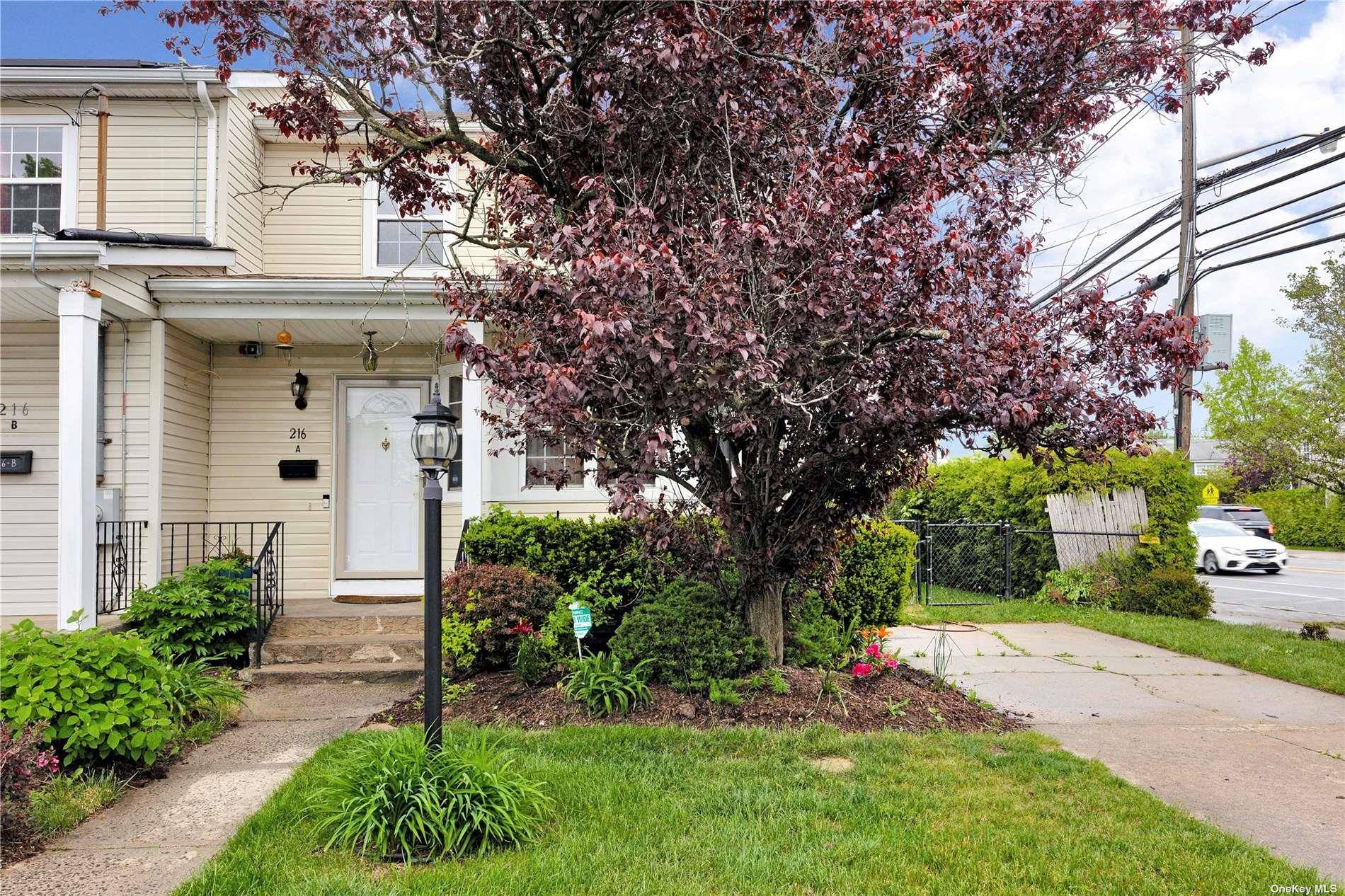 216 Swalm ST #A, Westbury, NY 11590