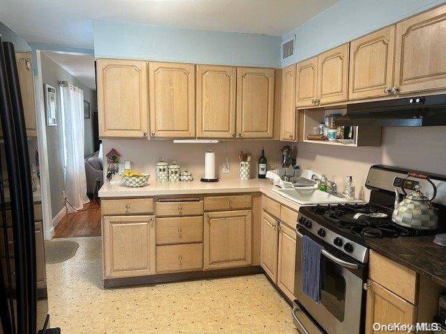 163-32 20th AVE, Whitestone, NY 11357