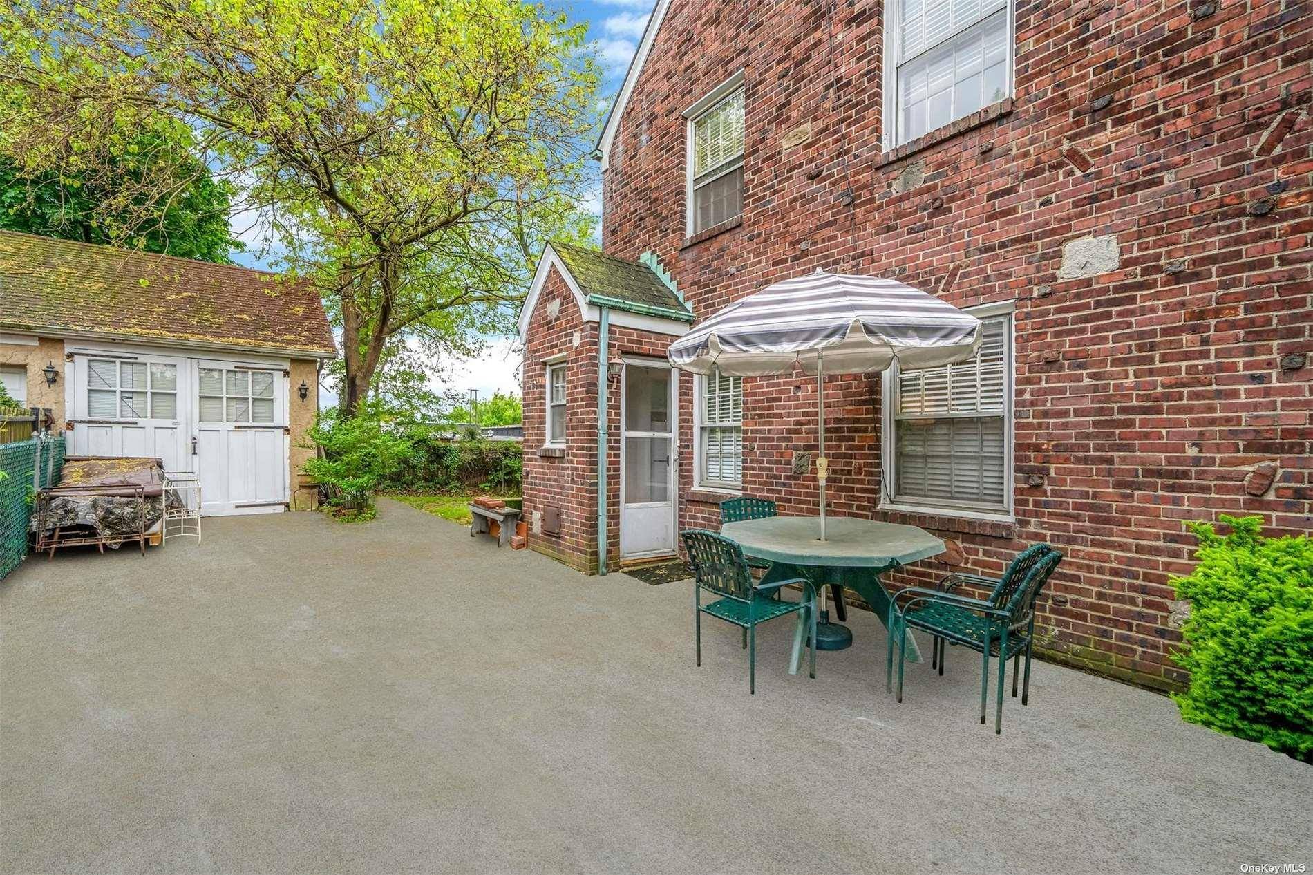 60-14 60th AVE, Maspeth, NY 11378
